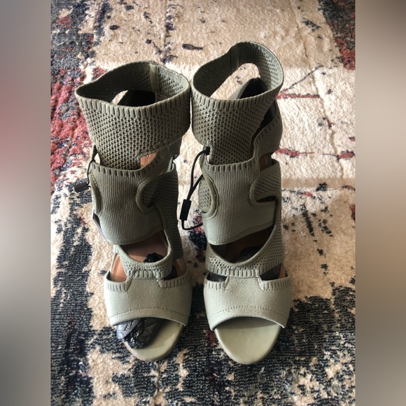 NWT ZARA CUT OUT THICK MESH HEELS - Picture 4 of 6